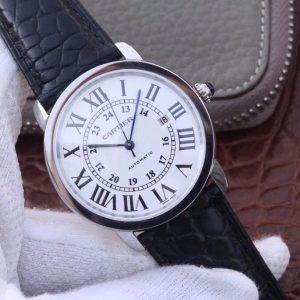 Tw Factory proudly presents the Cartier London Men's Watch Collection, embodying refined elegance and exceptional sophistication. [Exquisite Details] Watch Dimensions: 42mm x 8.36mm 1. Swiss-imported blued steel hands, authentic-grade dial with high-definition printing and rich oil-based ink!2. Full-bodied case, 1:1 replica, masterfully polished, striving to create the strongest case assembly on the market. 3. Crown features bullet-shaped spinel crystal, deep in color, restoring the authentic's noble lineage. 4. "Pot lid" crystal matches the genuine article, slightly domed and transparent with controlled condensation. 5. Case assembly precision down to the Ross details! Superior water resistance!【Technical Breakthrough】Features an imported low-axis Miyota 9015 movement, perfectly aligned with the genuine model's pin height! The rotor undergoes specialized noise-reduction processing during assembly, ensuring a quiet and gentle operation. Guaranteed precision timekeeping and quality!【Strap】Matching the original configuration, the stainless steel model offers three options: TOGO leather, crocodile leather, or a steel bracelet. The rose gold model pairs with either brown or black crocodile leather. 【Clasp】Matching the original configuration, the stainless steel model features a finely crafted butterfly clasp.